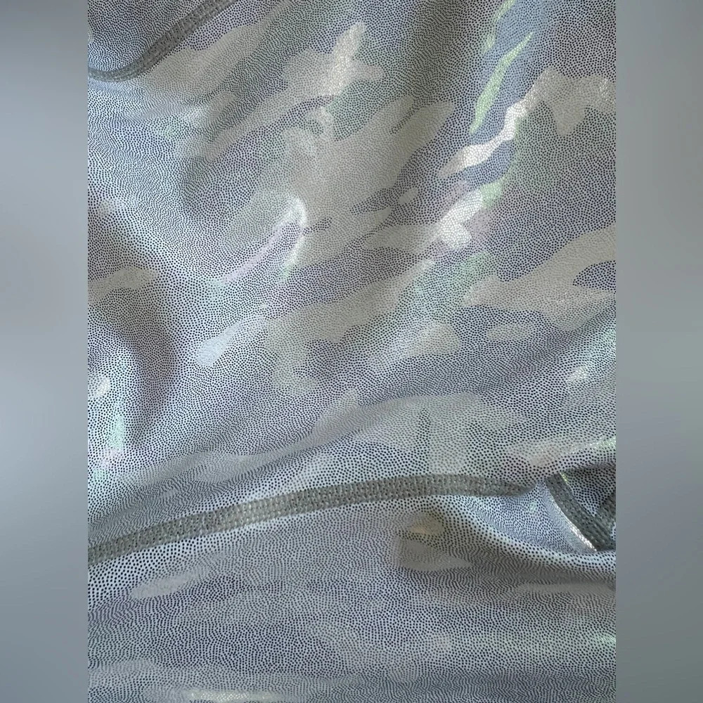 ZYIA Silver Camo Metallic holographic unicorn Hi-Rise crop
Leggings plus size 20 - Picture 8 of 12